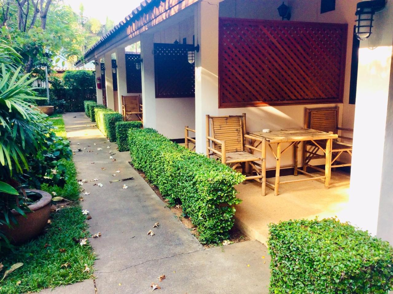 The Nine Guest House Kanchanaburi Extérieur photo