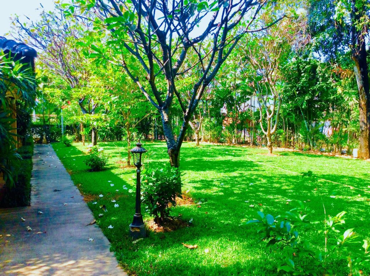 The Nine Guest House Kanchanaburi Extérieur photo