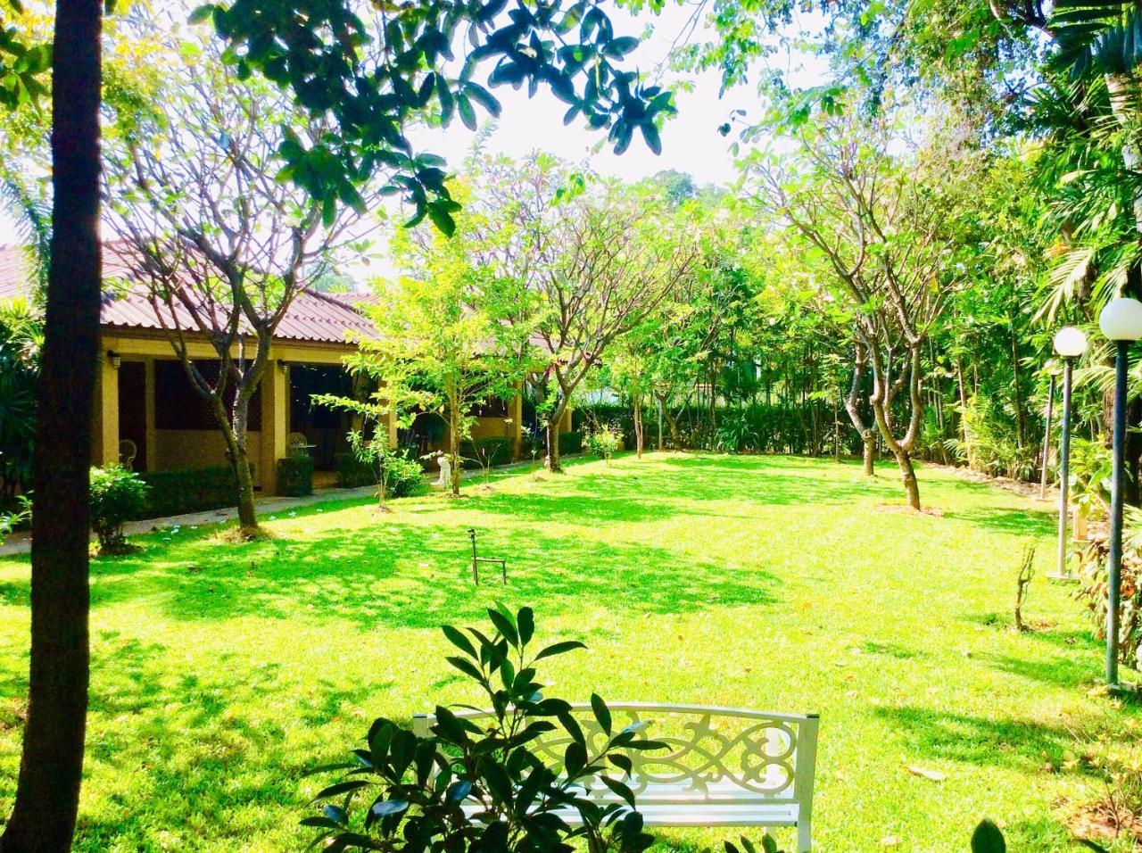 The Nine Guest House Kanchanaburi Extérieur photo