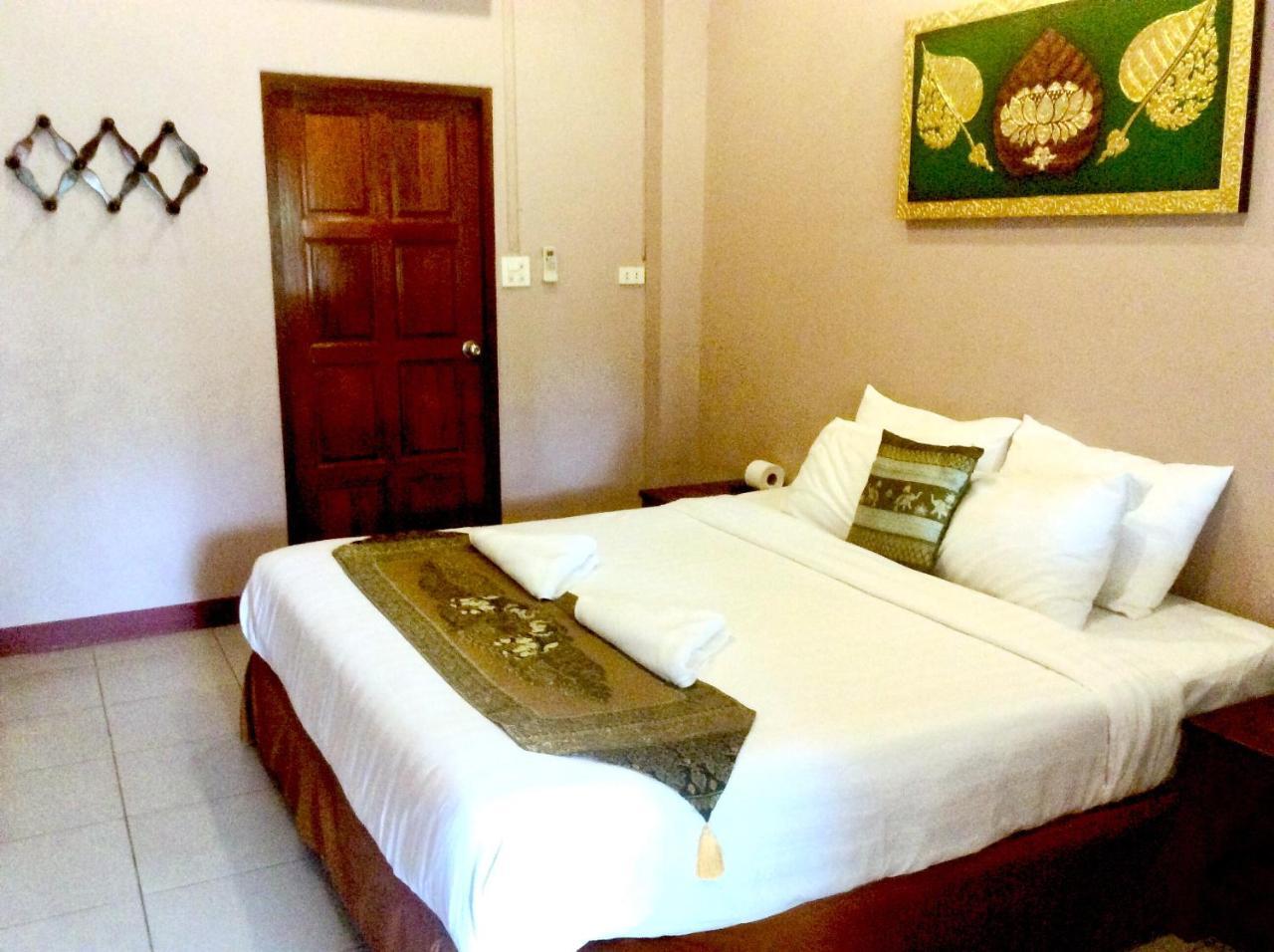 The Nine Guest House Kanchanaburi Extérieur photo