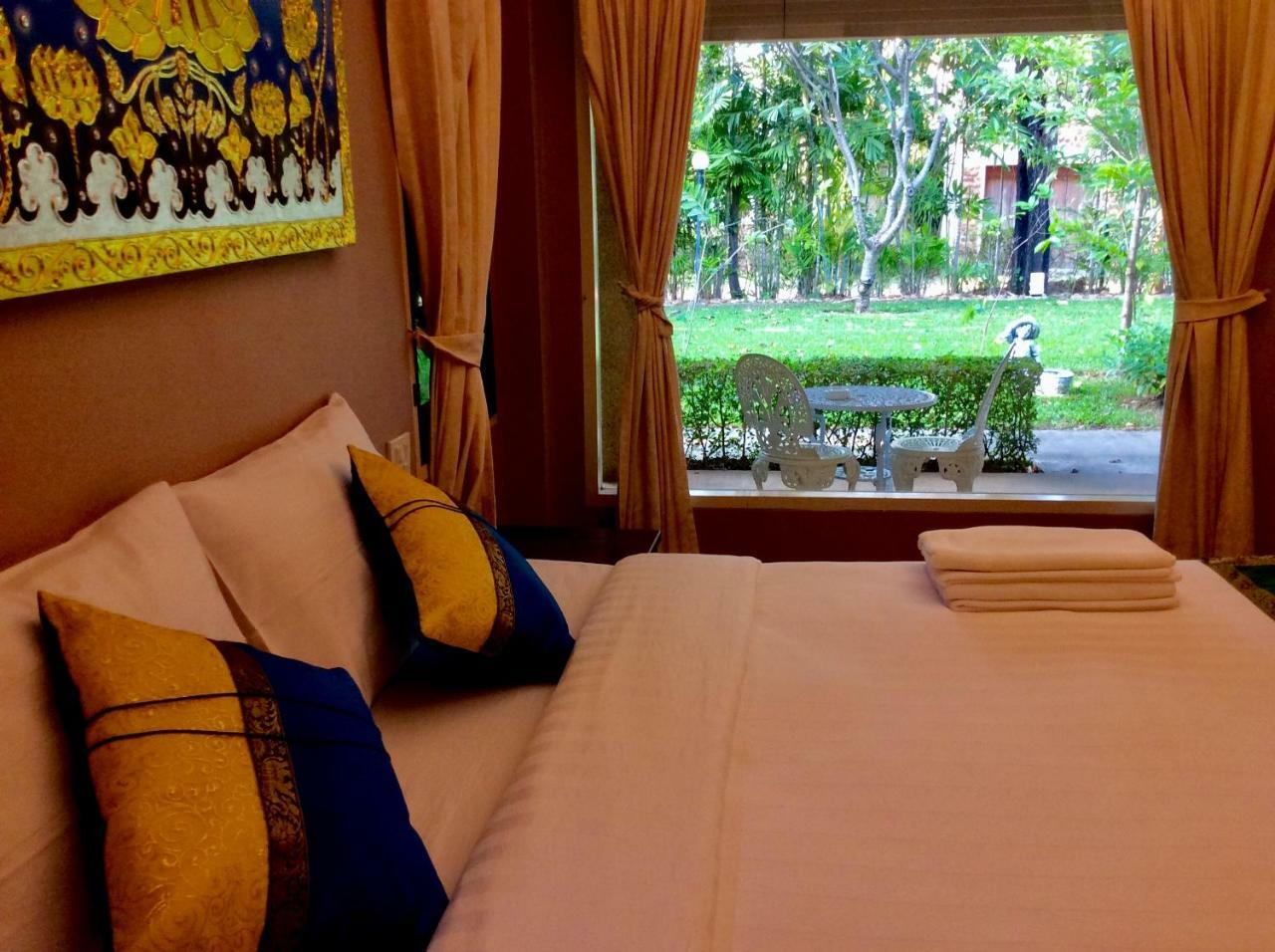The Nine Guest House Kanchanaburi Extérieur photo
