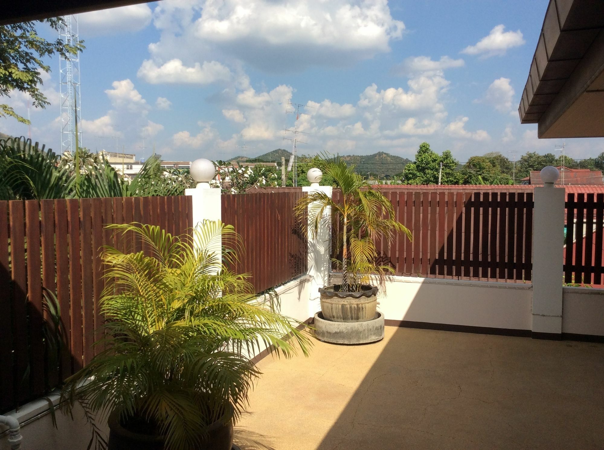 The Nine Guest House Kanchanaburi Extérieur photo