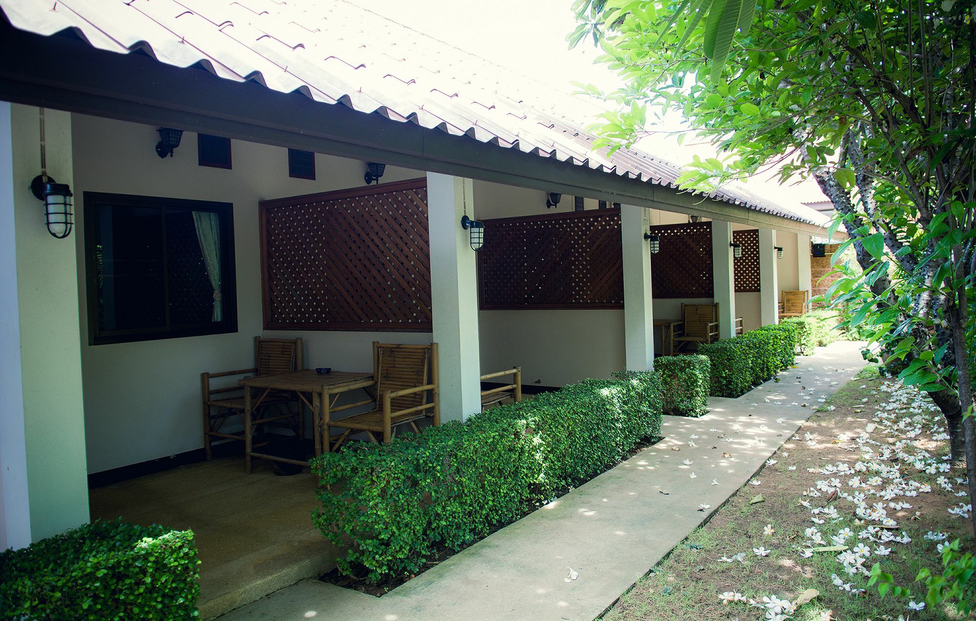 The Nine Guest House Kanchanaburi Extérieur photo