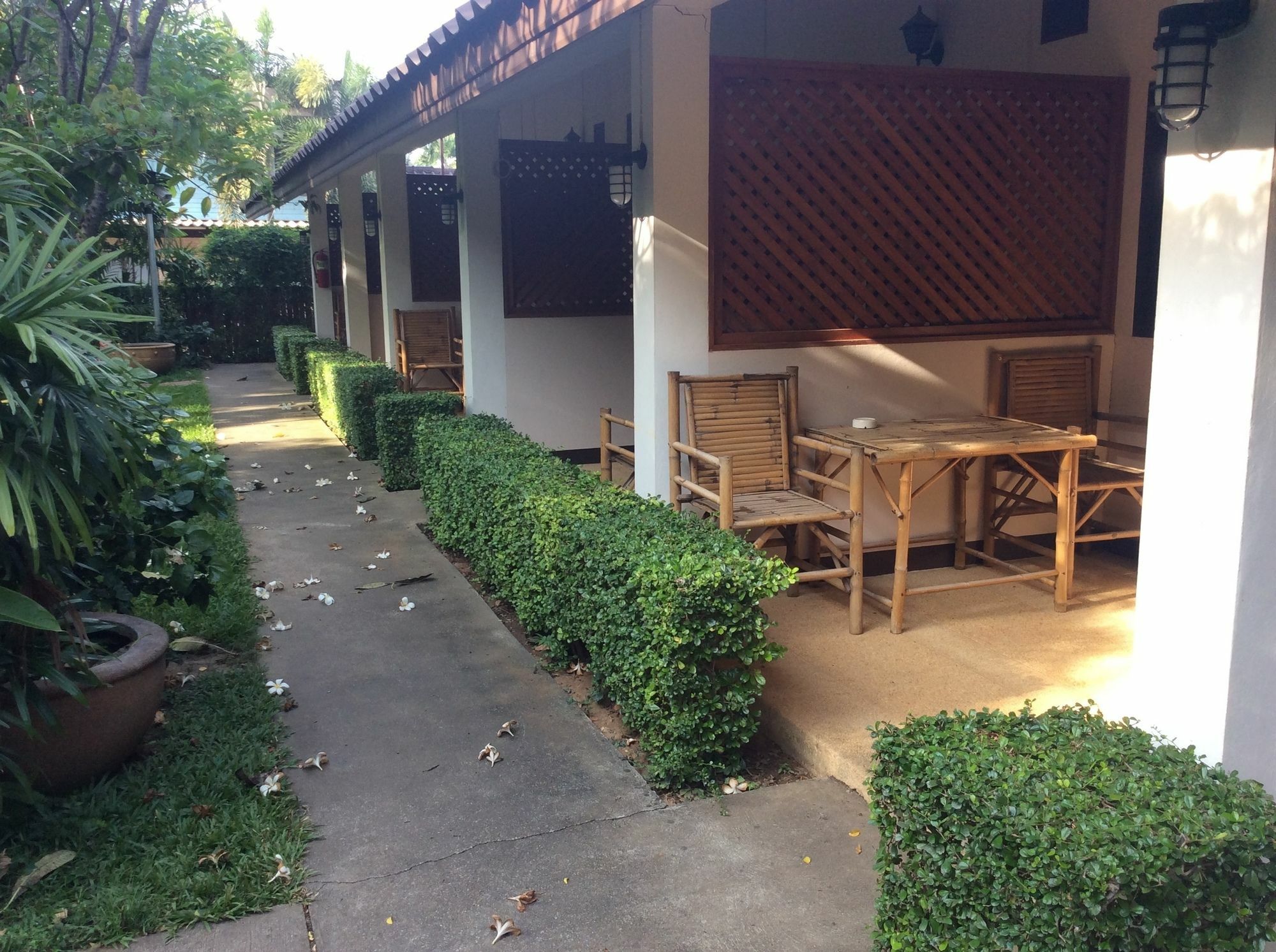 The Nine Guest House Kanchanaburi Extérieur photo