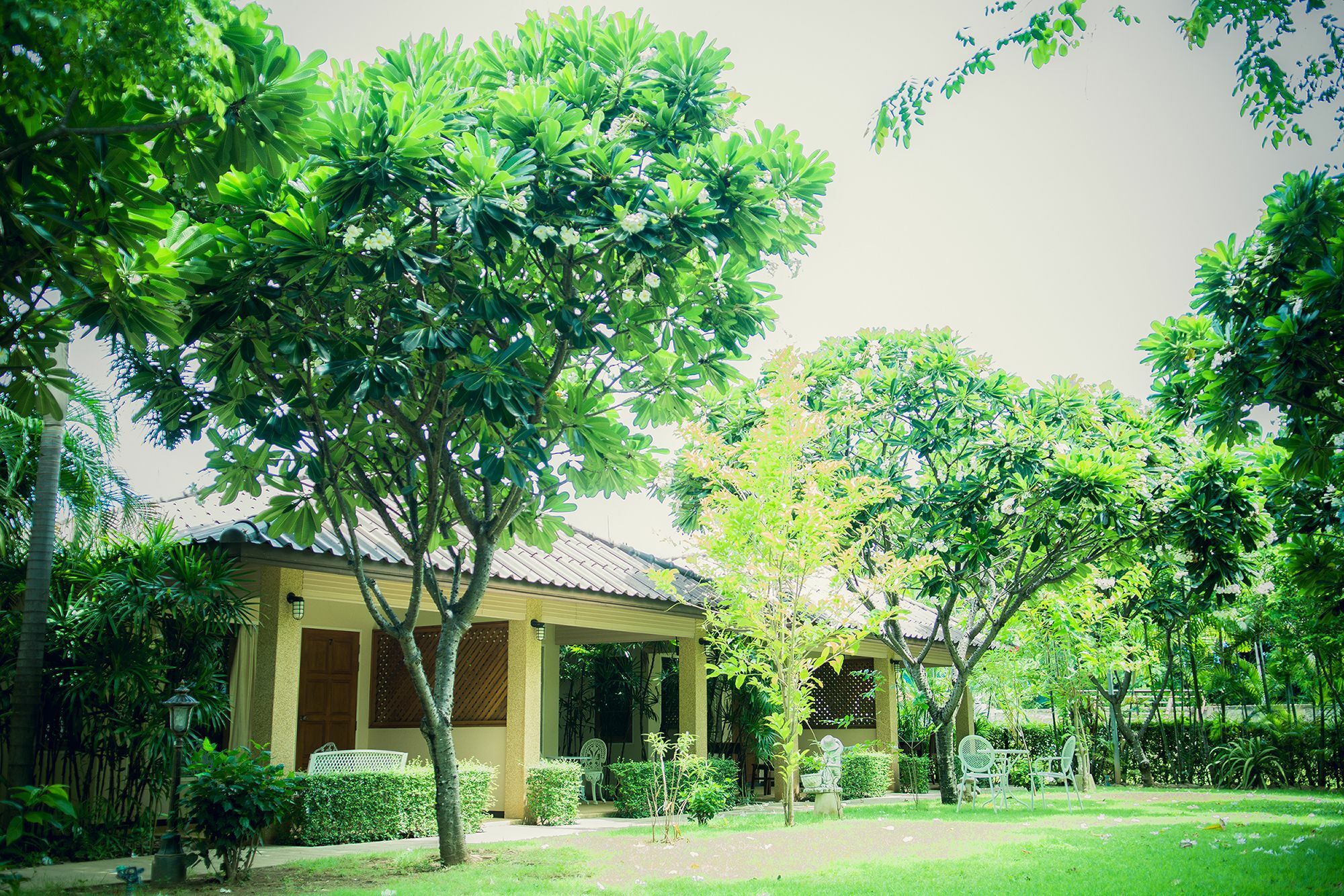 The Nine Guest House Kanchanaburi Extérieur photo