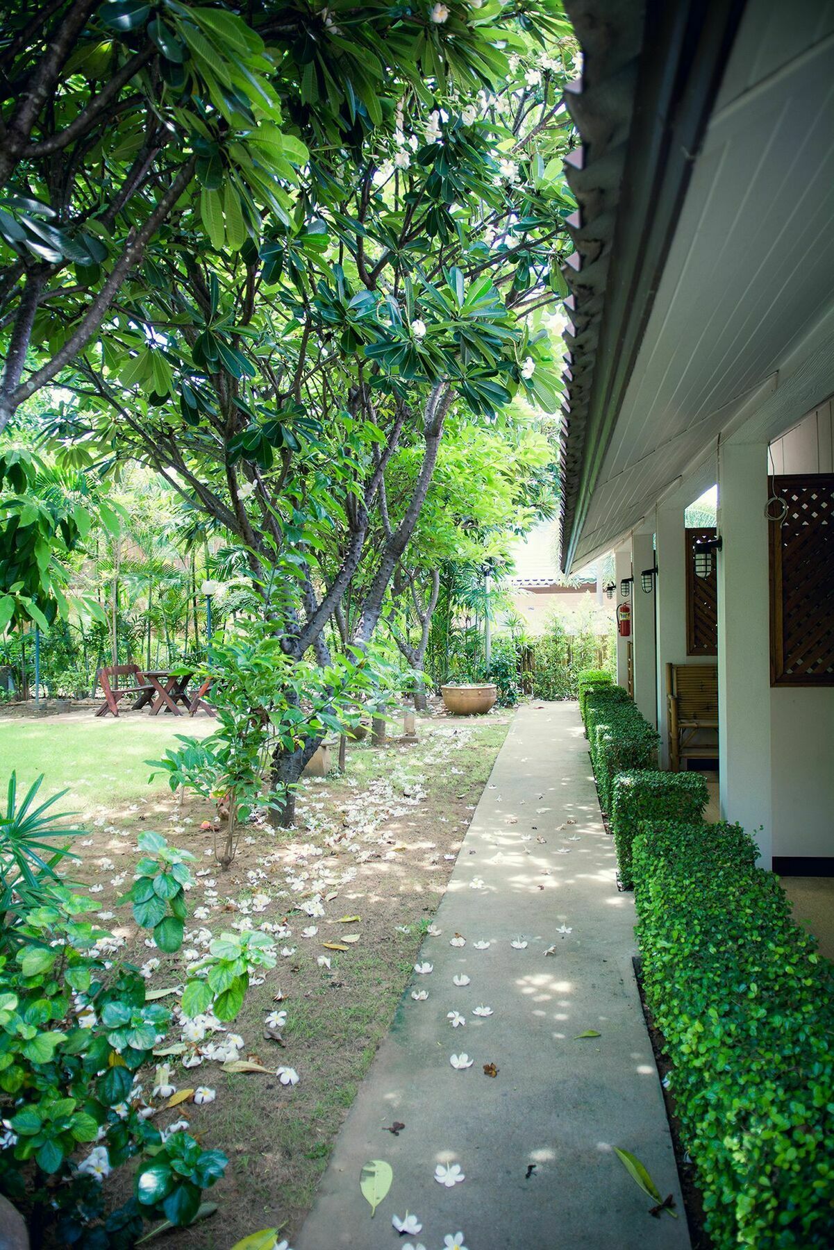 The Nine Guest House Kanchanaburi Extérieur photo
