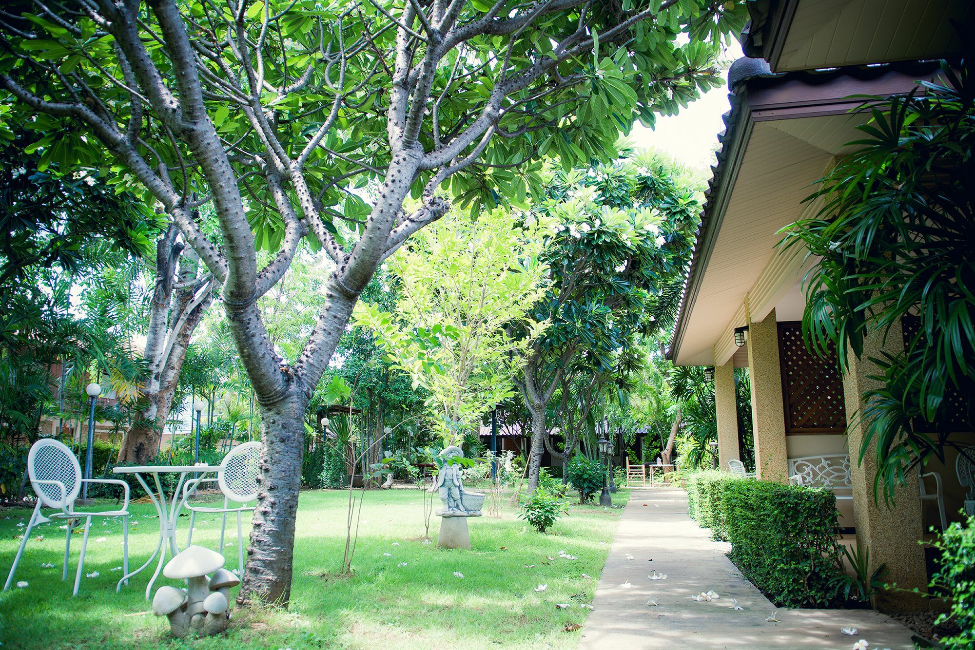 The Nine Guest House Kanchanaburi Extérieur photo